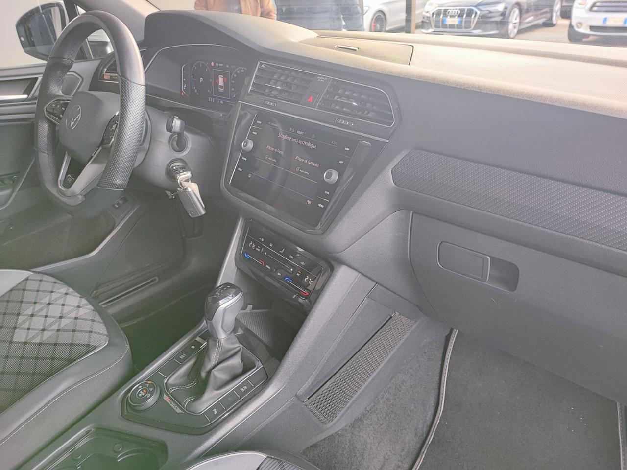 Volkswagen Tiguan Allspace 2.0 TDI 200 CV SCR DSG 4MOTION R-Line