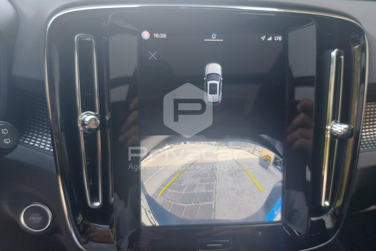 VOLVO XC40 B3 automatico Ultra Dark
