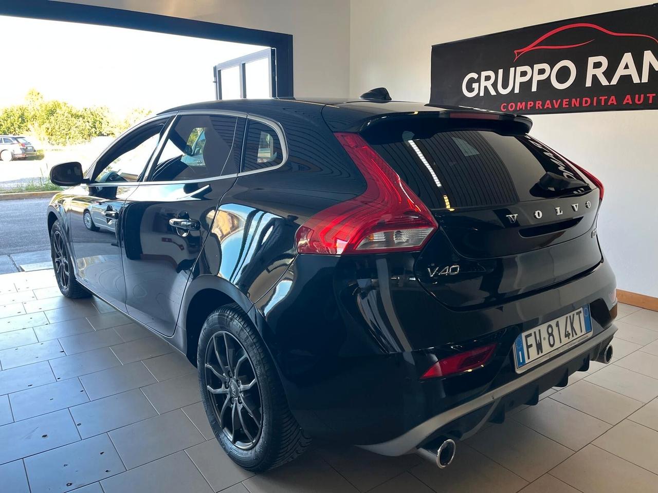 Volvo V40 D2 R-design