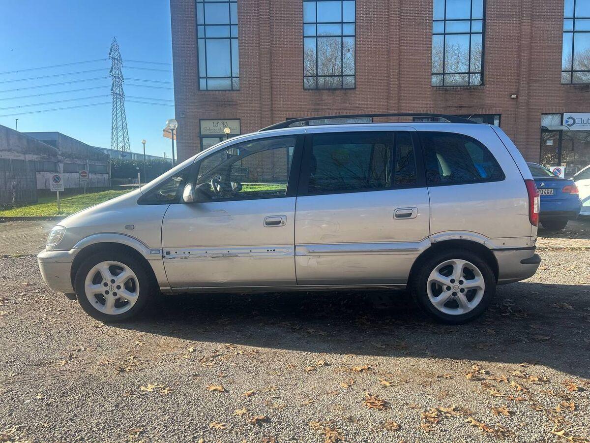 Opel Zafira Zafira 1.8 16v Sport Design 7 POSTI!