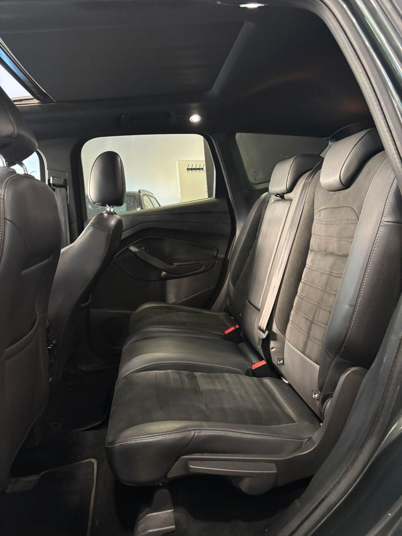 Ford Kuga 2.0 TDCI 150 CV S&S 4WD Powershift ST-Line Tetto Apribile
