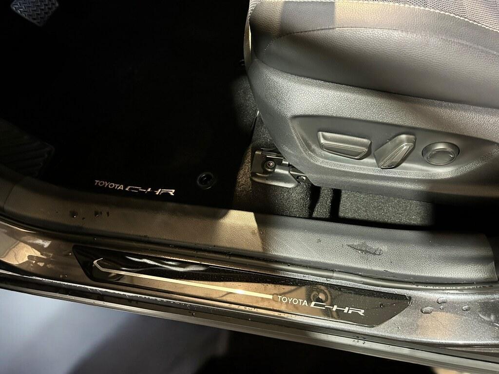 Toyota C-HR 1.8 HV Lounge FWD E-CVT