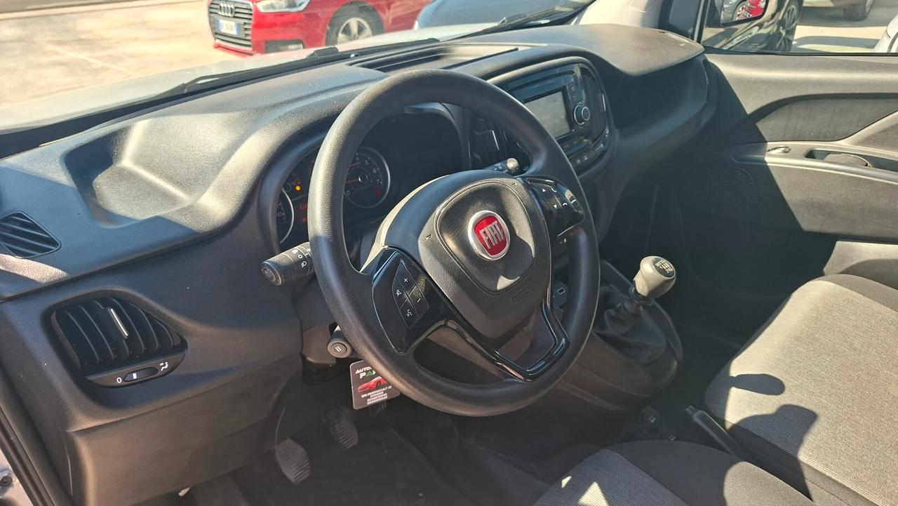 Fiat Doblò Cargo 1.6 MJT con tetto apribile posteriore
