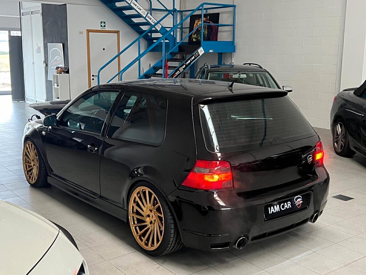 Volkswagen Golf R32