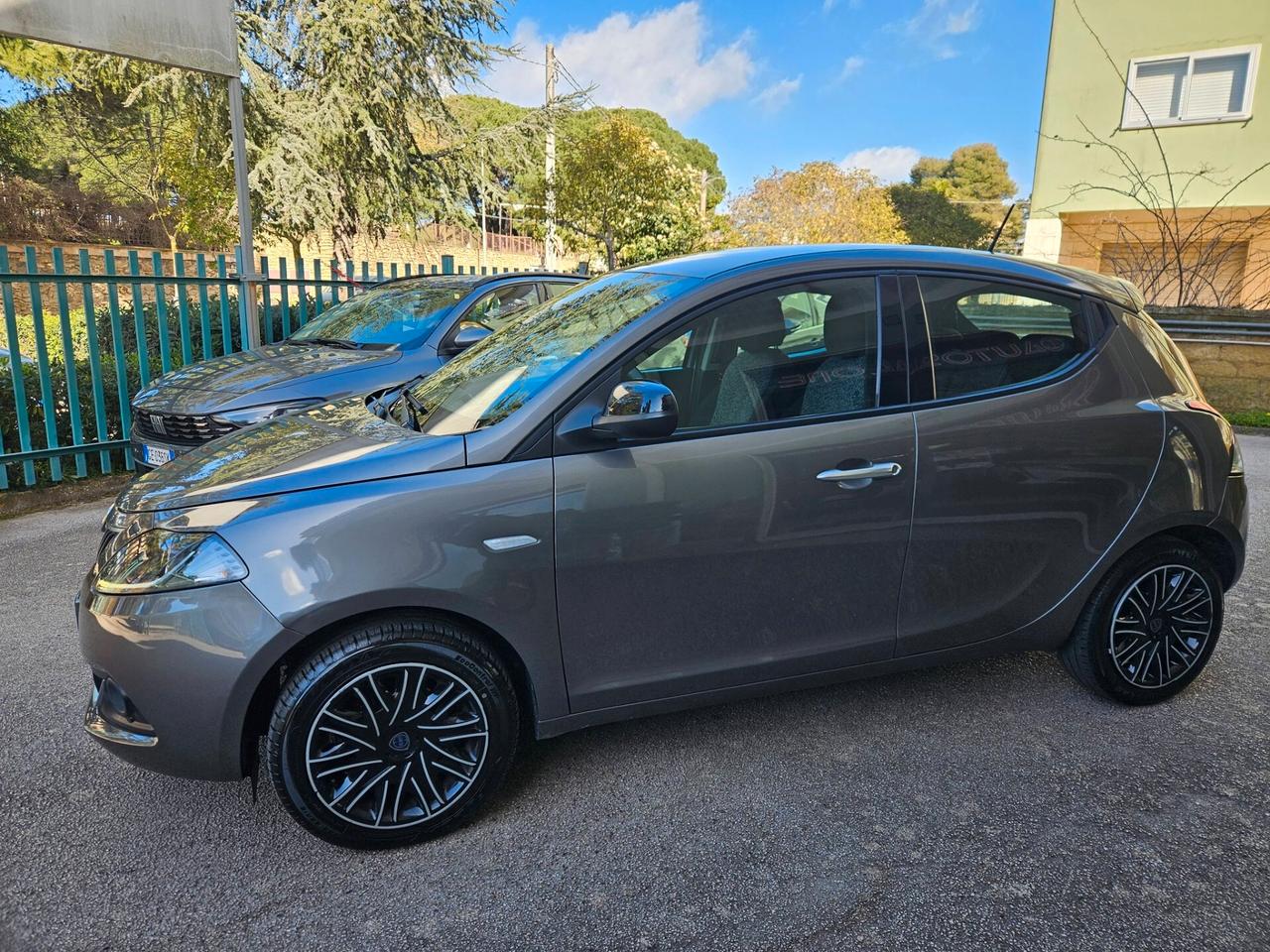 Lancia Ypsilon 1.0 FireFly 5 porte S&S Hybrid Gold