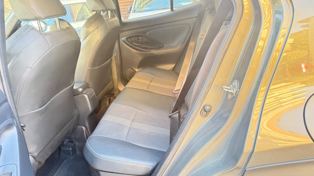 Toyota Yaris Cross 1.5 Hybrid 5p. E-CVT AWD-i Lounge LED NAVI KAMERA CLIMA AUTOMATICO CERCHI 17 PDC