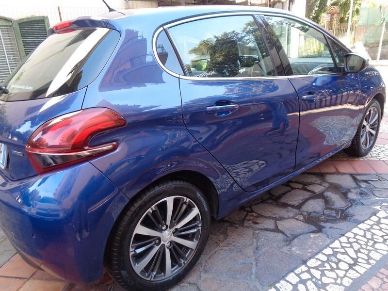 Peugeot 208 PureTech 82 5 porte Allure