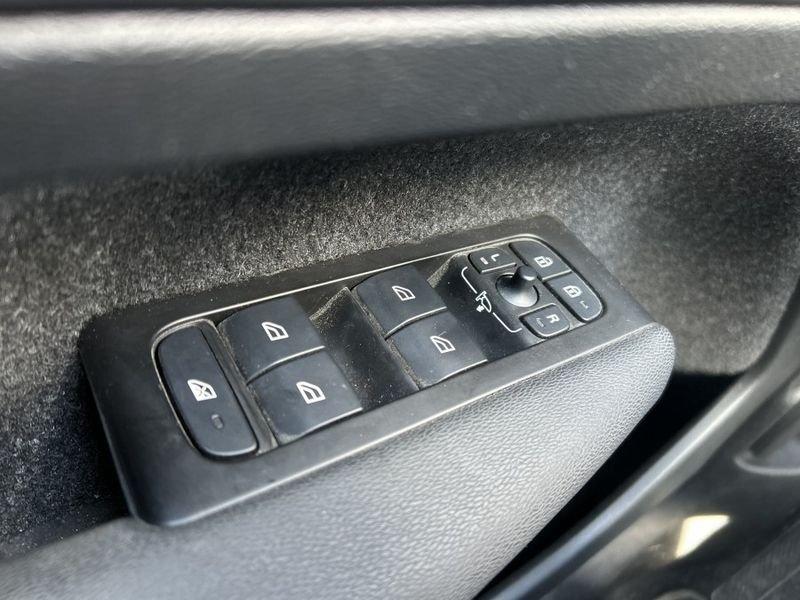 Volvo XC40 T2 Momentum Core 1 PROPRIETARIO - GANCIO TRAINO