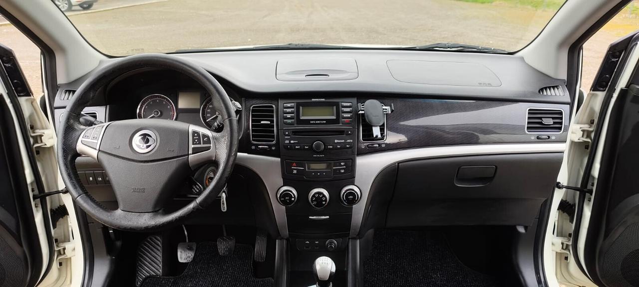 Ssangyong Korando 2.0 2WD MT GPL C