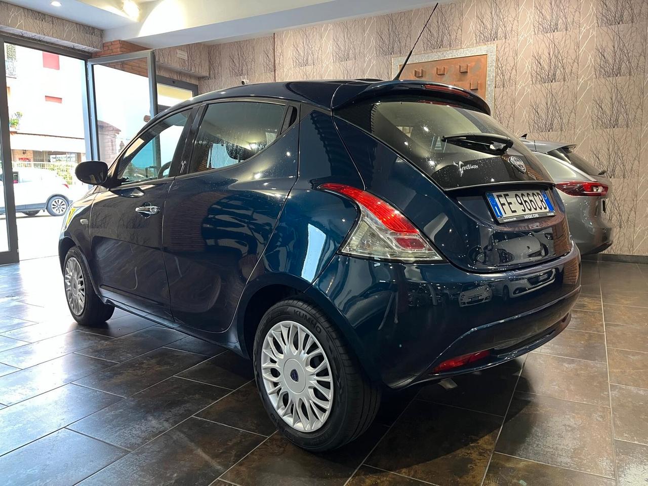 Lancia Ypsilon 1.2 69 CV 5 porte Silver