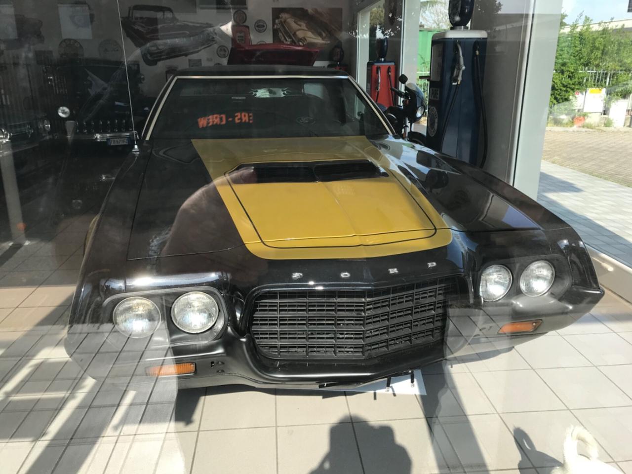 Ford Gran Torino Black & Gold