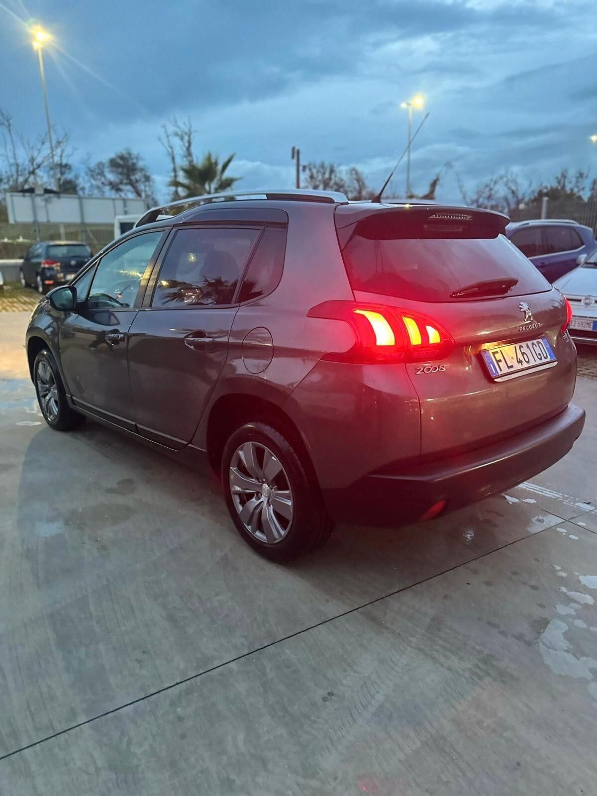 Peugeot 2008 PureTech 82 Allure leggermente grandinata