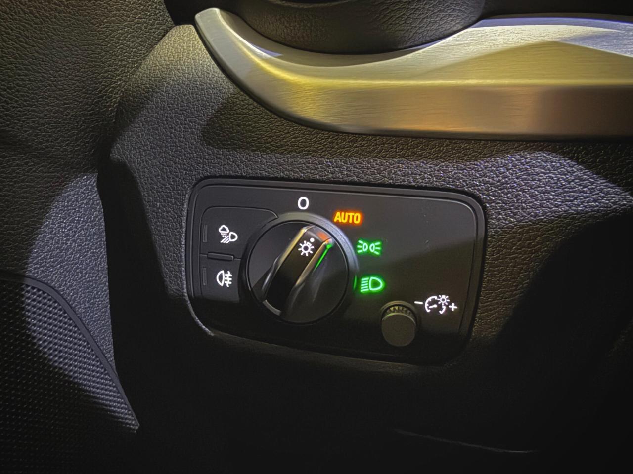 Audi Q2 1.6 TDI S line IDENTITY BLACK