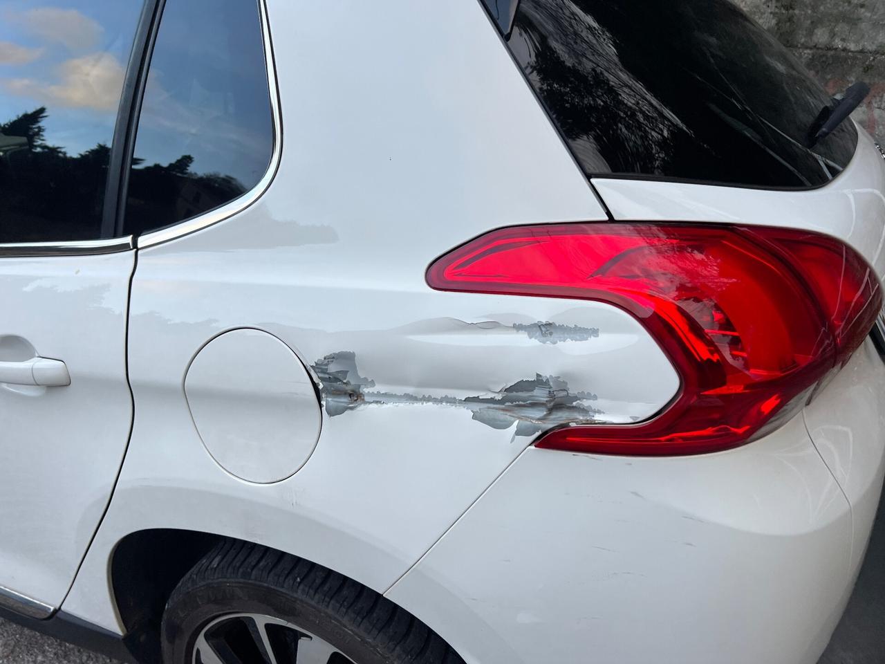 Peugeot 2008 1.6 e-HDi 92 CV Allure - 2014