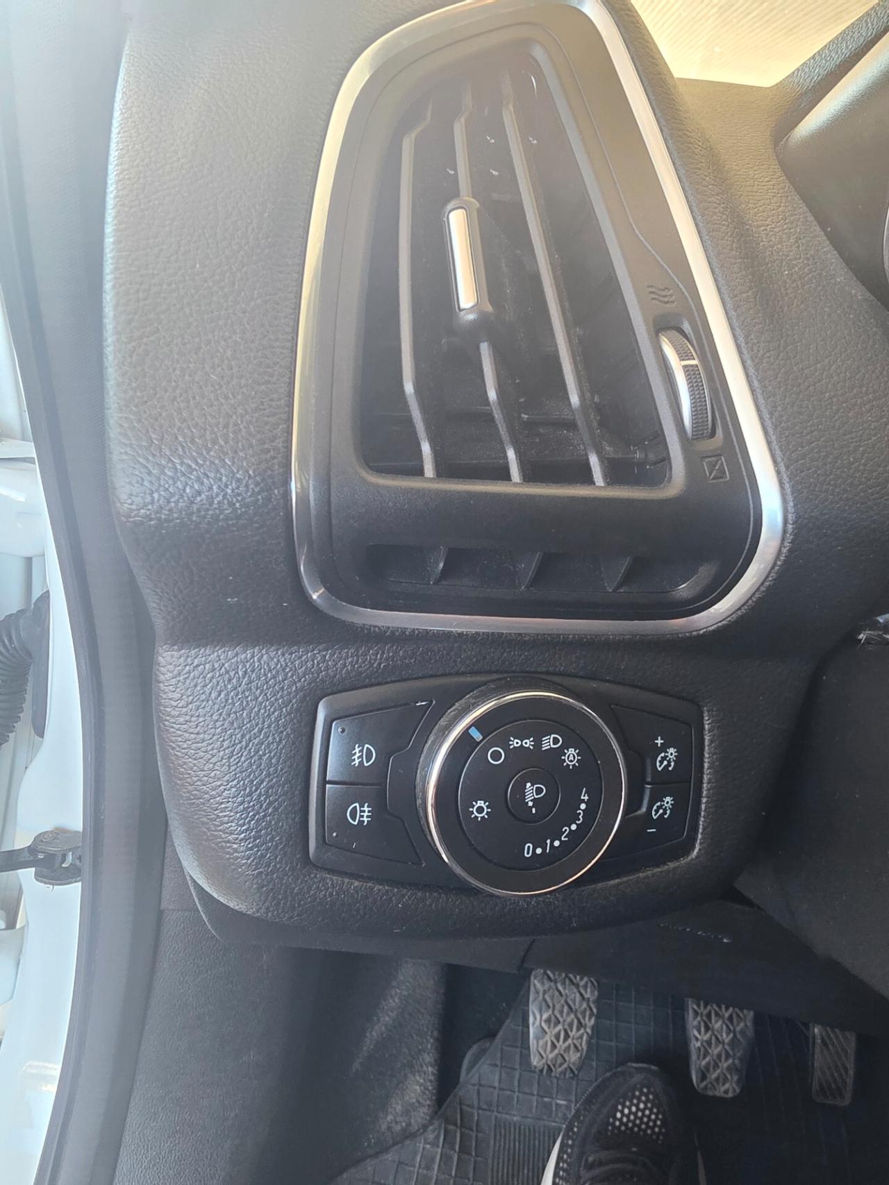 Ford B-Max Neo patentati Titanium