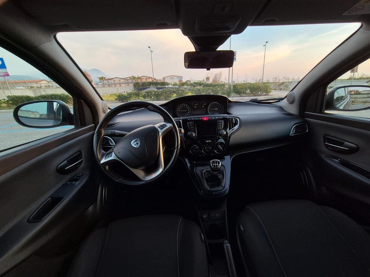 Lancia Ypsilon 1.0 FireFly 5 porte S&S Hybrid Ecochic Gold