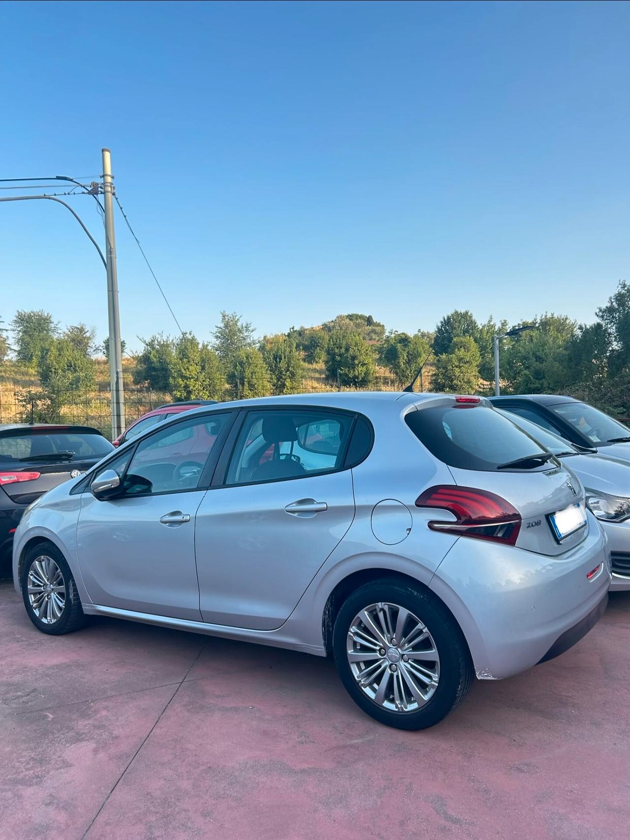 Peugeot 208 PureTech 82 5p. GPL Allure