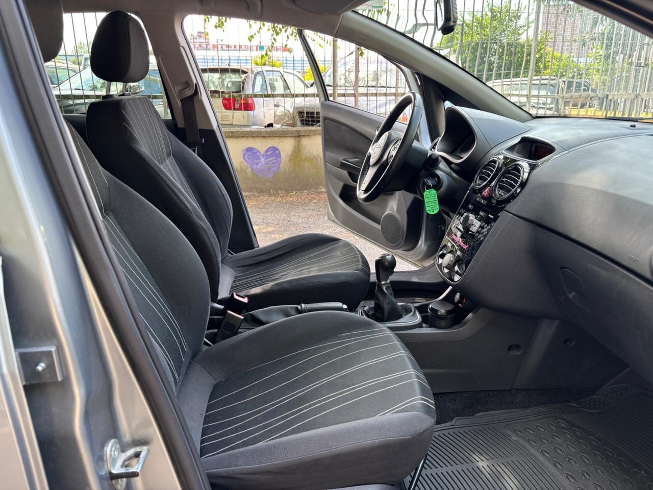 Opel Corsa 1.2 5 porte Club