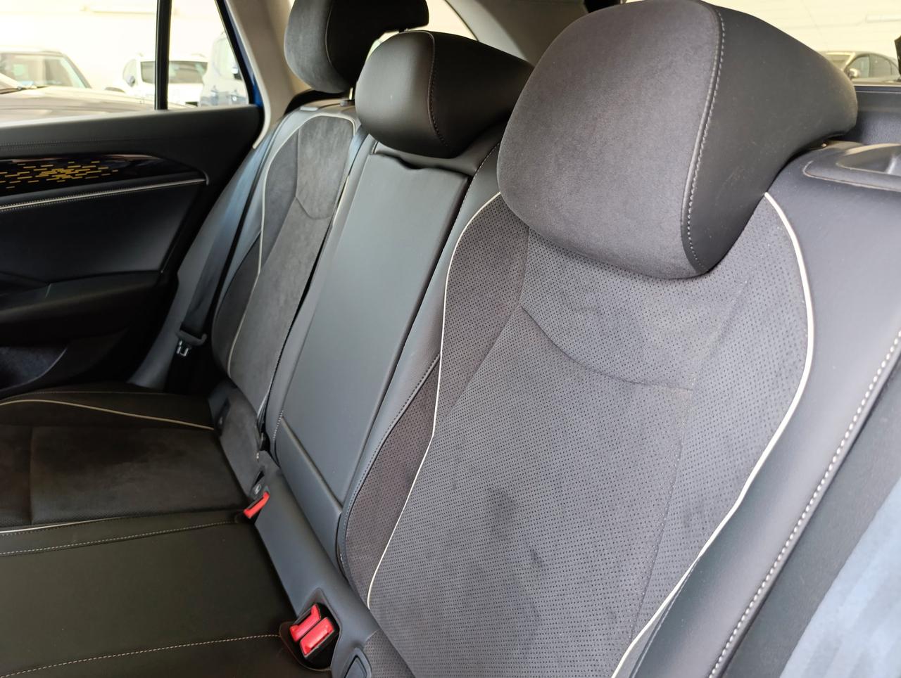 Volkswagen Passat 2.0 tdi scr R-Line 150cv dsg
