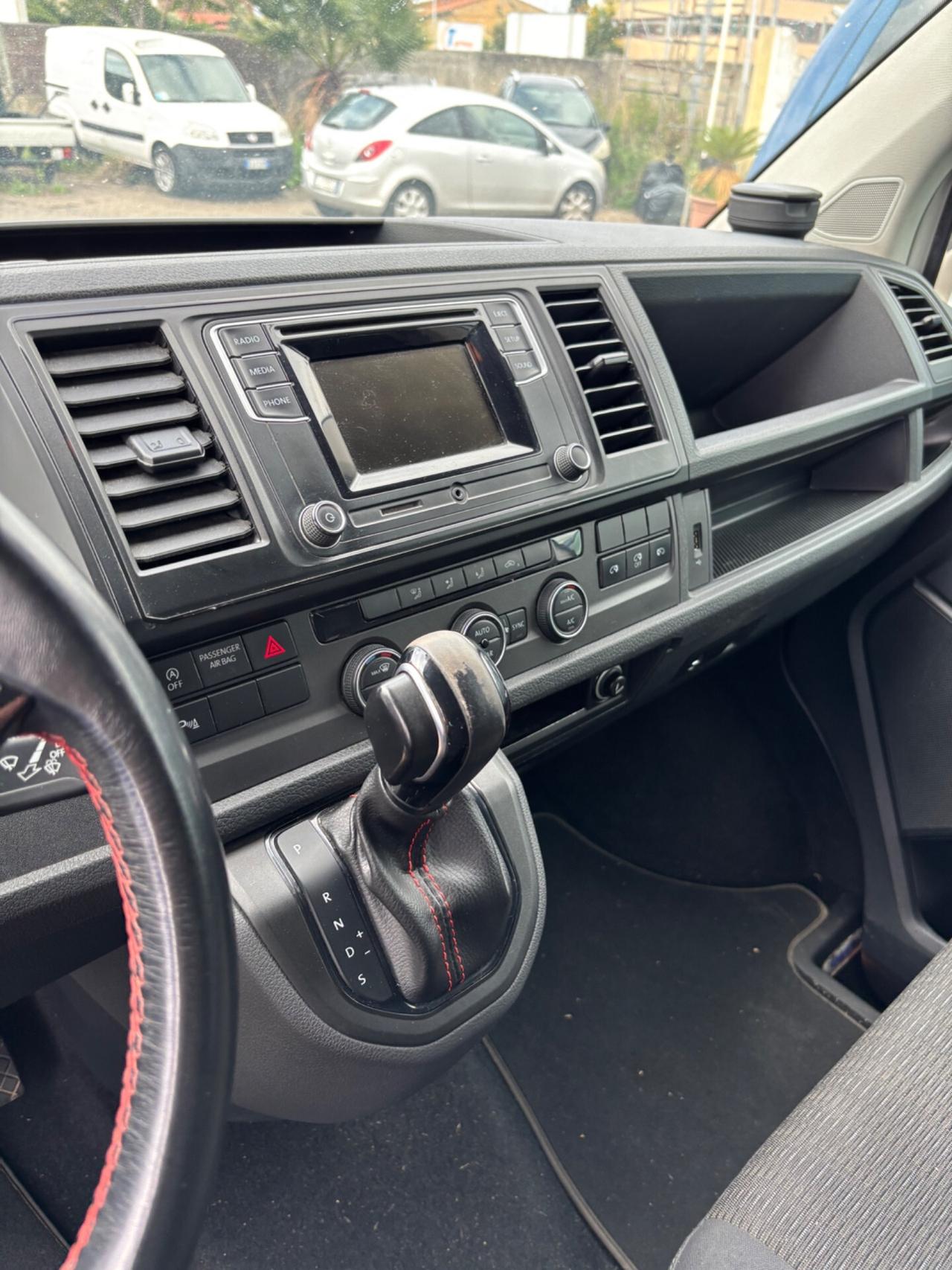 Volkswagen Caravelle 2.0 TDI 150CV DSG PC Cruise cambio automatico