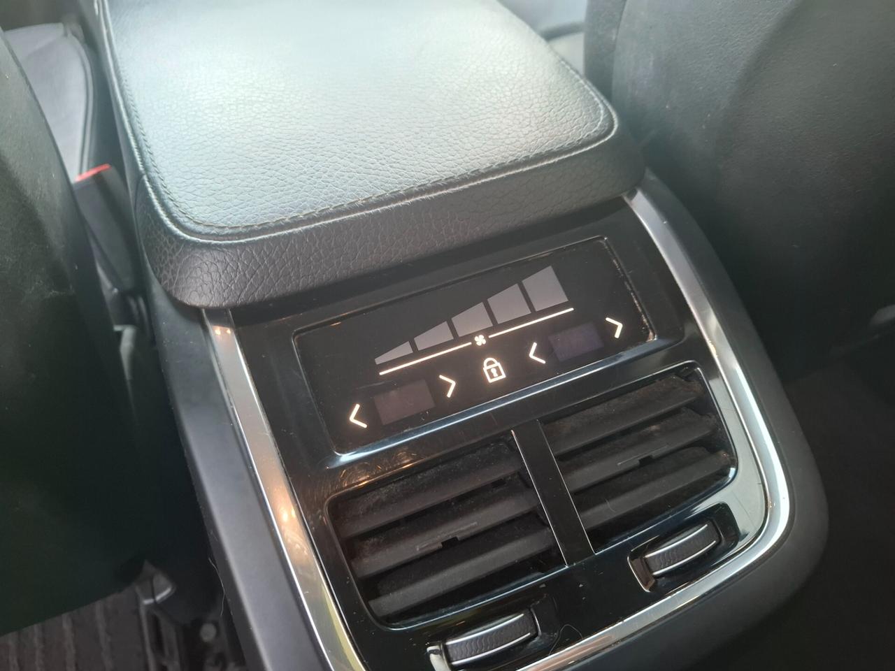 Volvo XC 90 XC90 D5 AWD Geartronic 7 posti Momentum