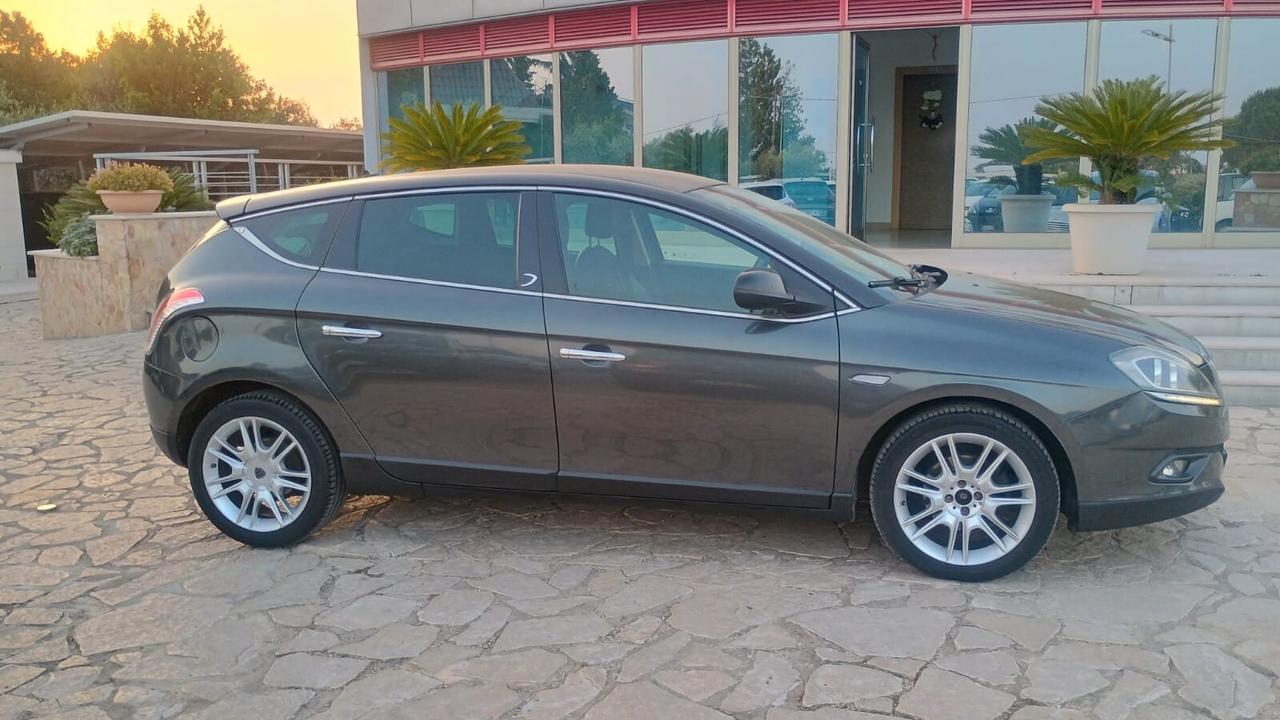 Lancia Delta 1.4 T-Jet 120 CV Platino Ecochic GPL