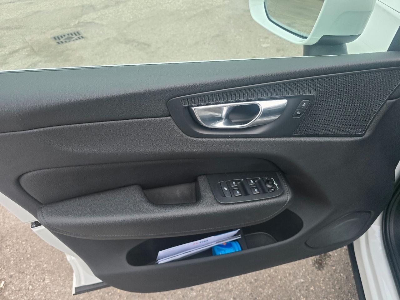 Volvo XC 60 XC60 B4 (d) AWD Geartronic Momentum