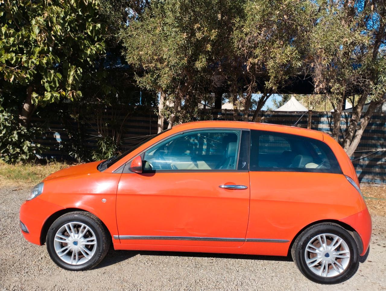 Lancia Ypsilon 1.3 MJT 75 CV Platino