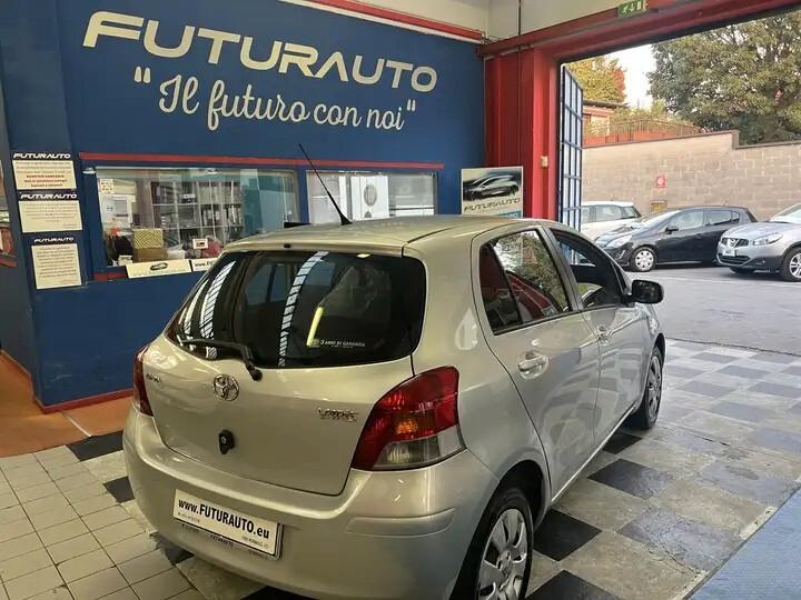 TOYOTA YARIS 1.0 BENZINA - 5 PORTE - NEOPATENTATI - GARANZIA 12/24 MESI