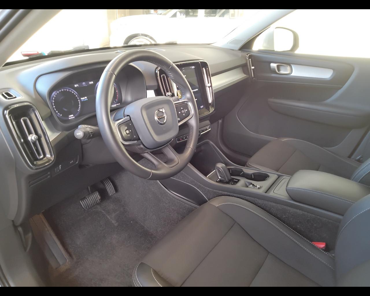 VOLVO XC40 - XC40 2.0 d3 Momentum Pro auto my21