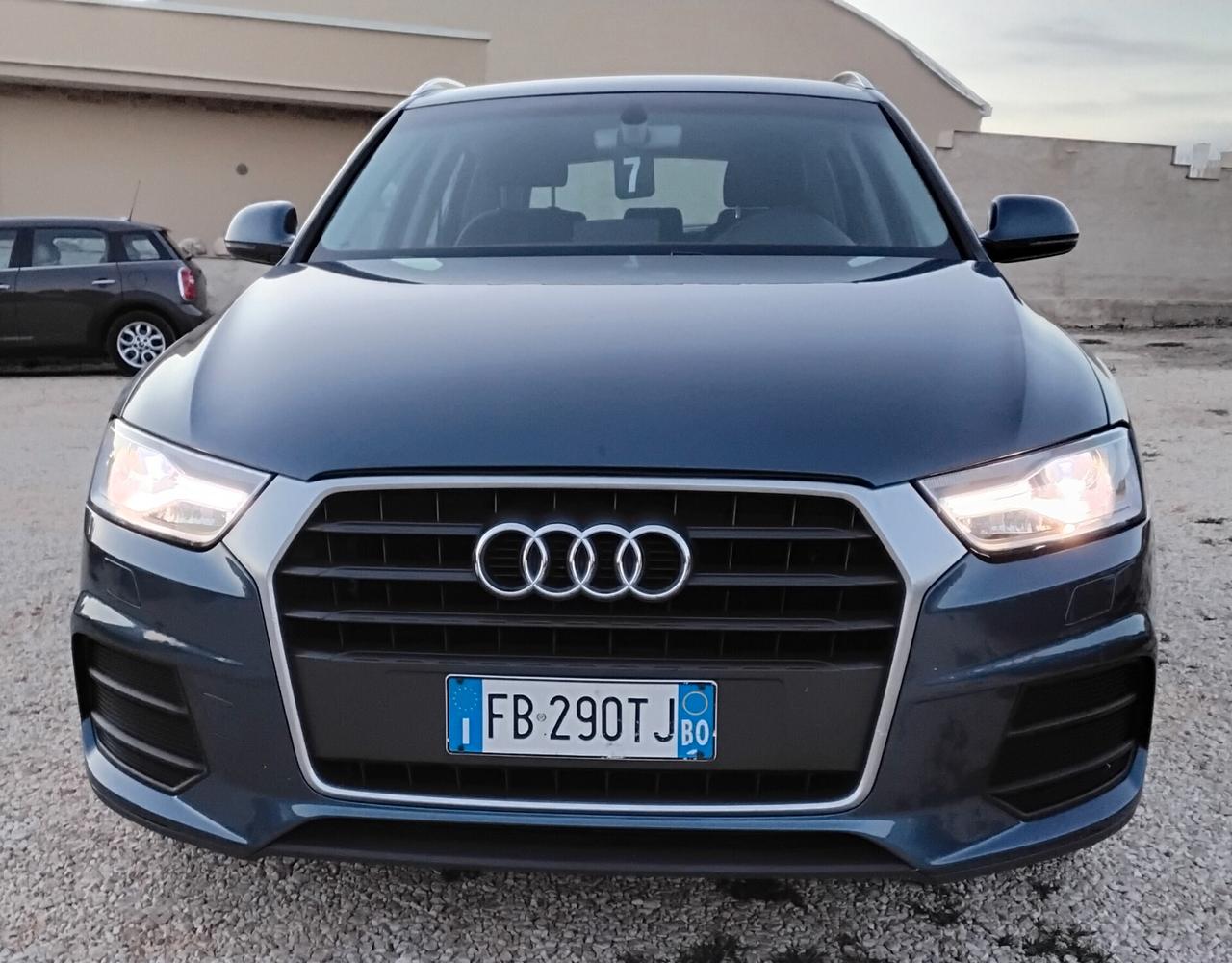 Audi Q3 2.0 TDI 120 CV Business