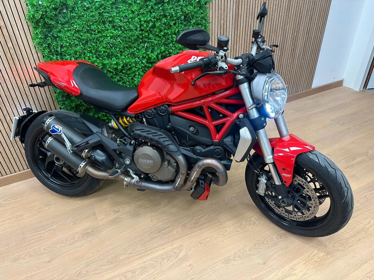 DUCATI MONSTER 1200 + TERMIGNONI DA 99€ AL MESE