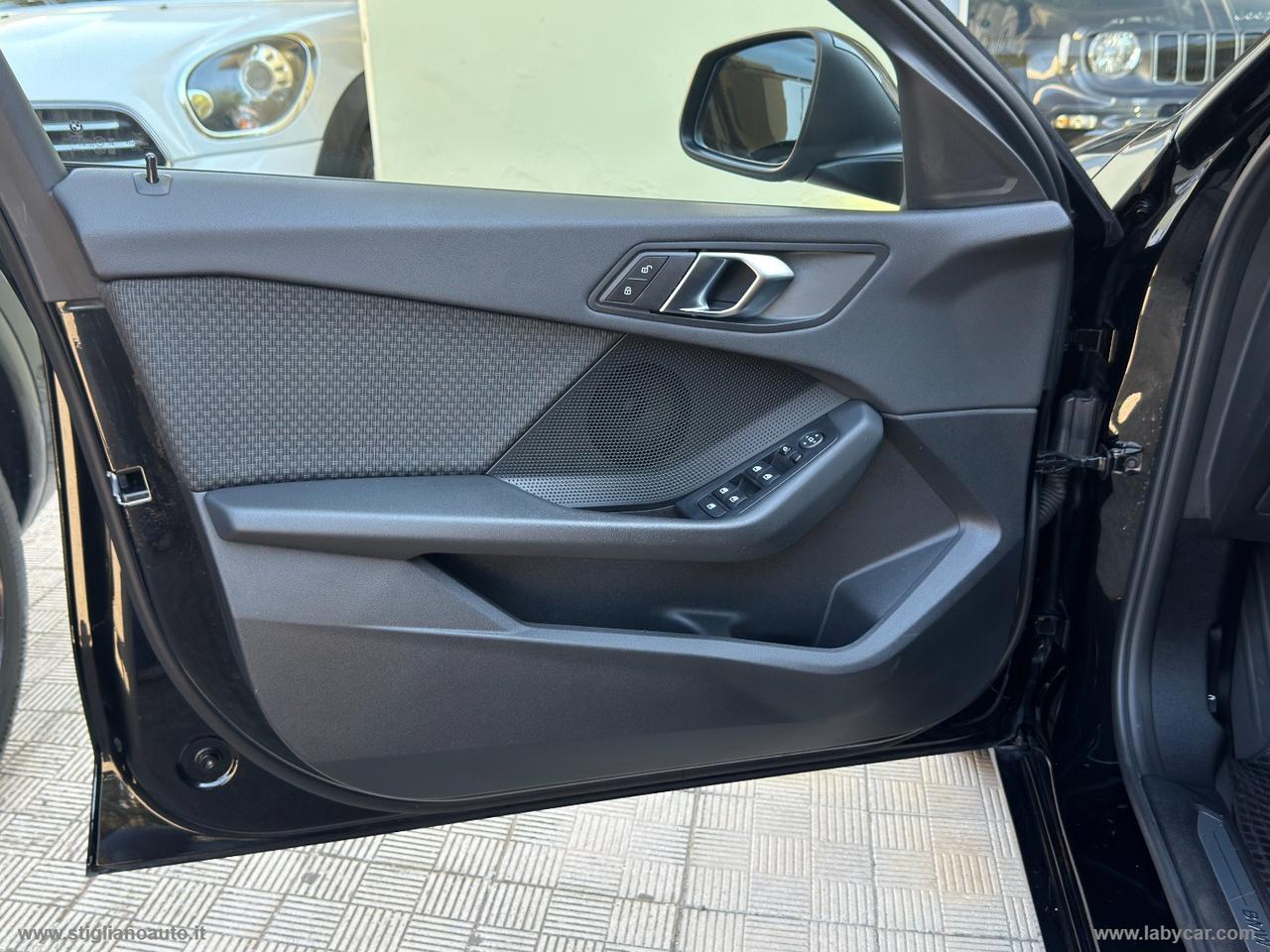 BMW 116d 5p. Business Advantage FARI CAR PLAY