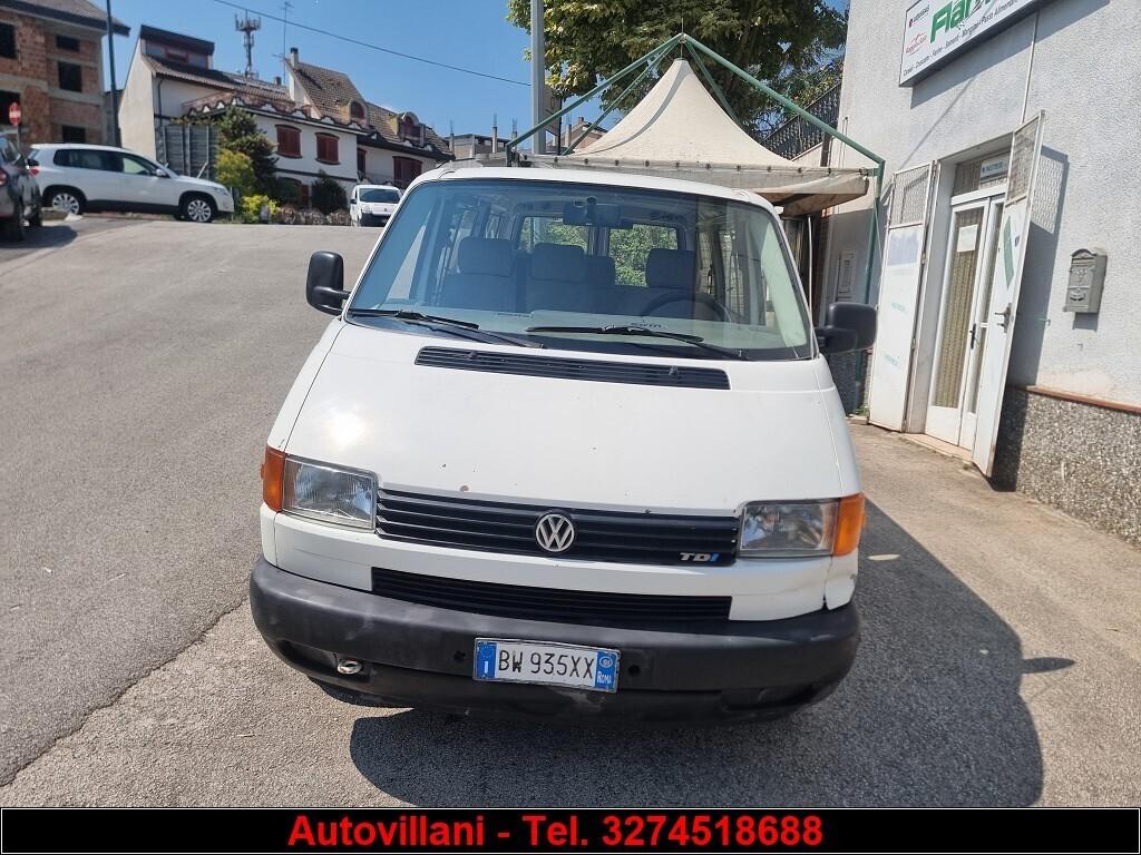 VOLKSWAGEN CARAVELLE-9 POSTI 2001