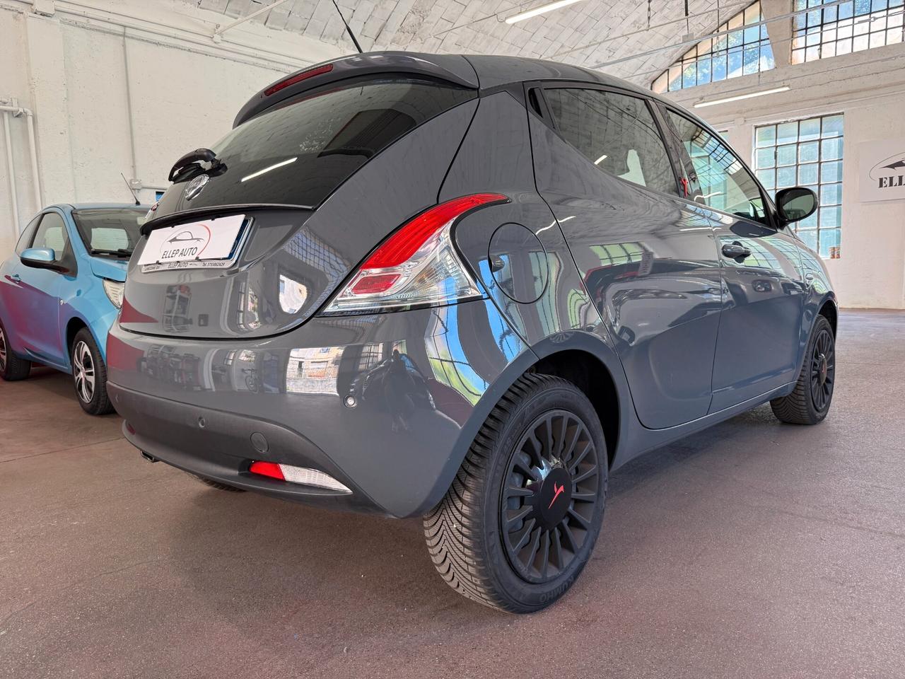 Lancia Ypsilon 1.2 69 CV 5 porte Elefantino