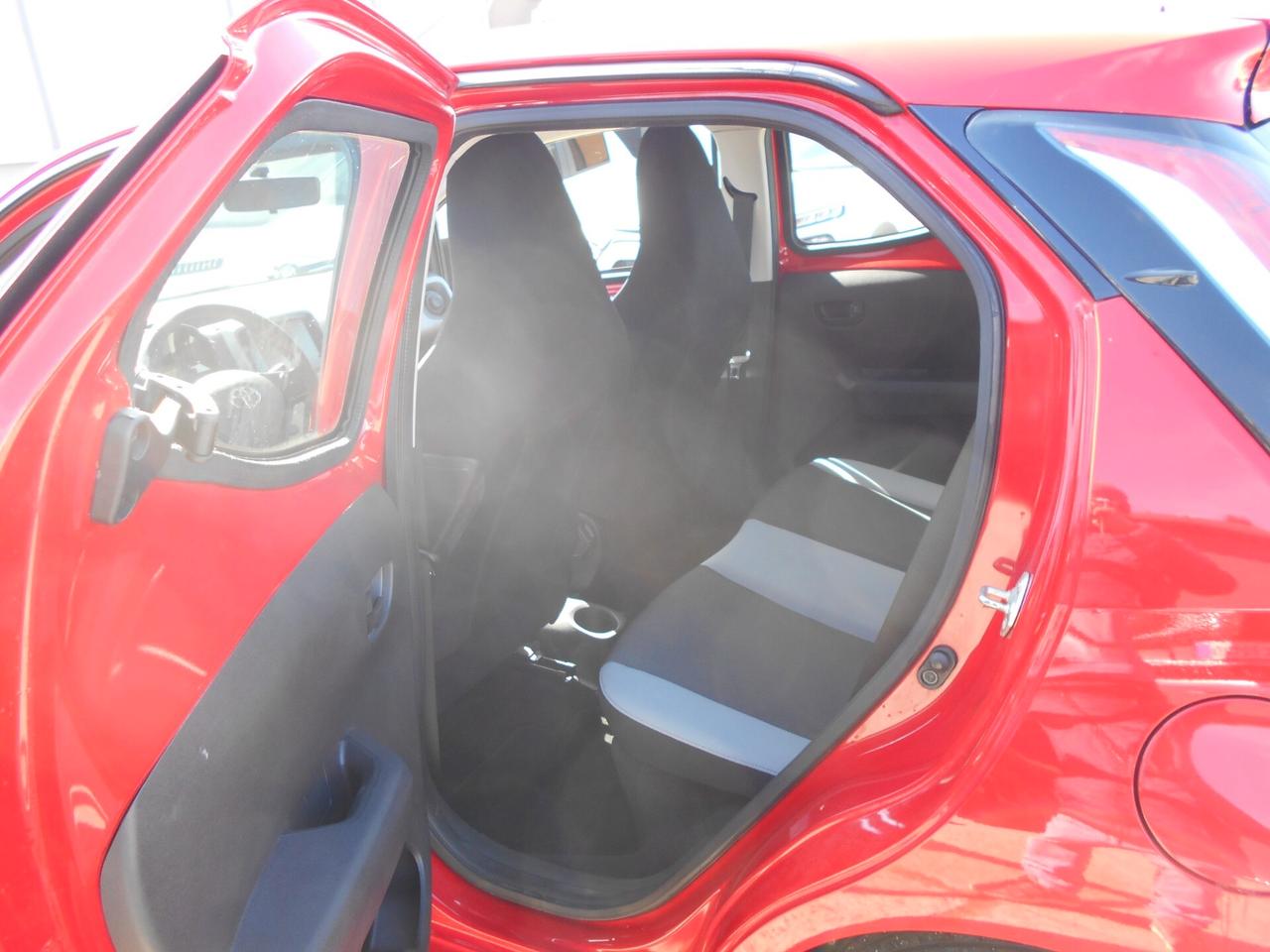 Toyota Aygo 1.0 VVT-i 69 CV 5 porte x-play