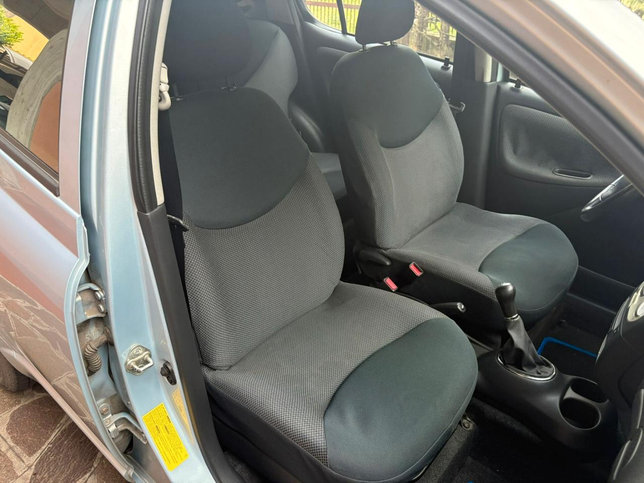 Toyota Yaris 1.0i 16V cat 5 porte Sol