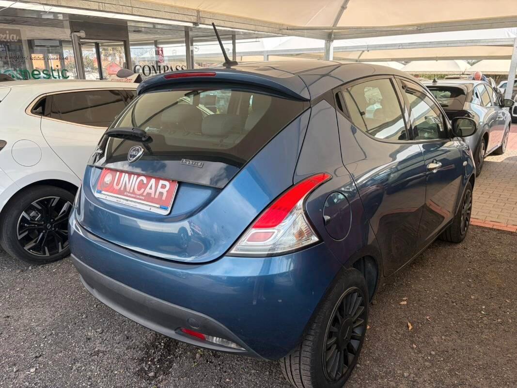 Lancia Ypsilon III 1.0 firefly hybrid Silver s&s 70cv
