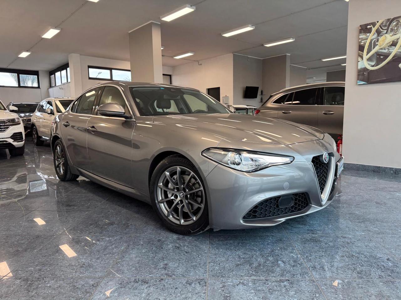 Alfa Romeo Giulia 2.2 T Diesel At8 180cv Super Navi Paddle Full
