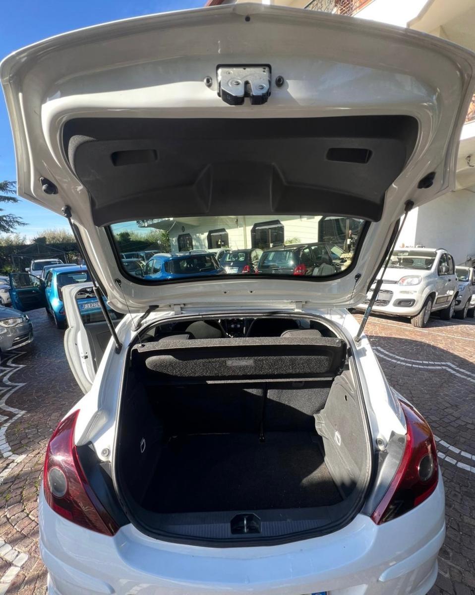 OPEL Corsa 1.2 16V 3 porte B-color