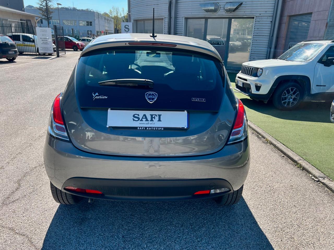 Lancia Ypsilon 1.0 FireFly 5 porte S&S Hybrid Ecochic Silver