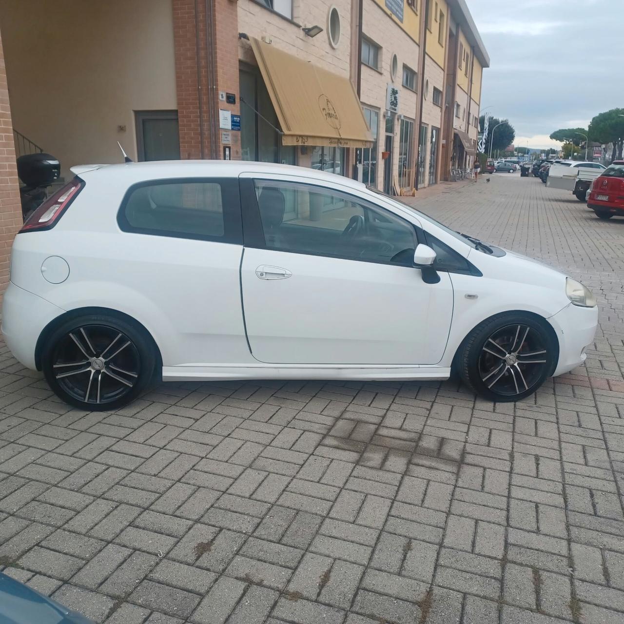 NEOPATENTATI BUONO STATO G. PUNTO 1.3 MJTD