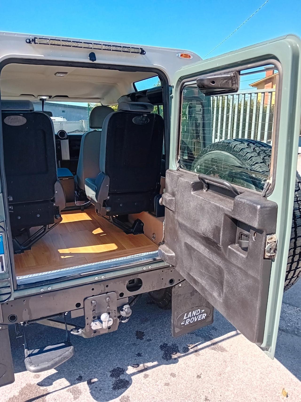 Land Rover Defender 90 2.4 TD4 Station Wagon SE