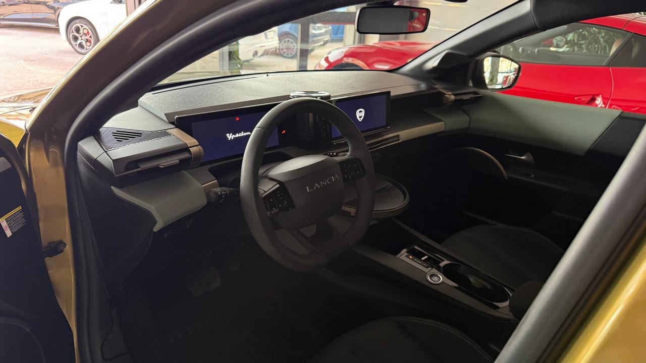 Lancia Ypsilon Hybrid e-DCT