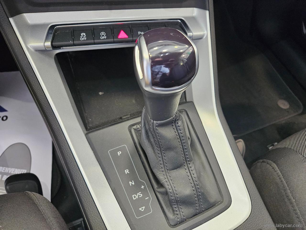 AUDI Q3 35 TDI S tronic Business Advanced