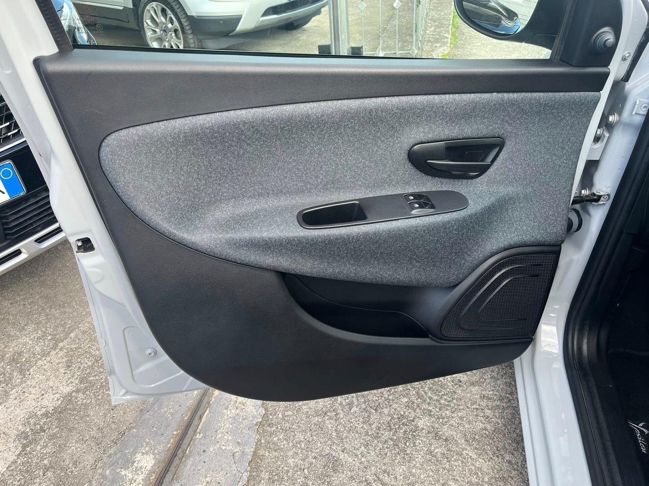 Lancia Ypsilon 1.2 BENZINA 69CV 5 porte Elefantino