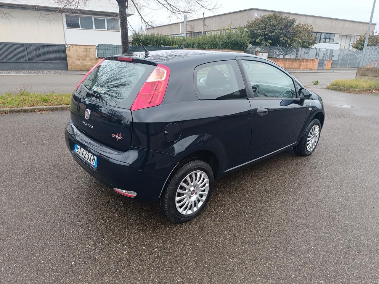 Fiat Punto 1.4 natural Power 2015 SOLO 134.000 KM