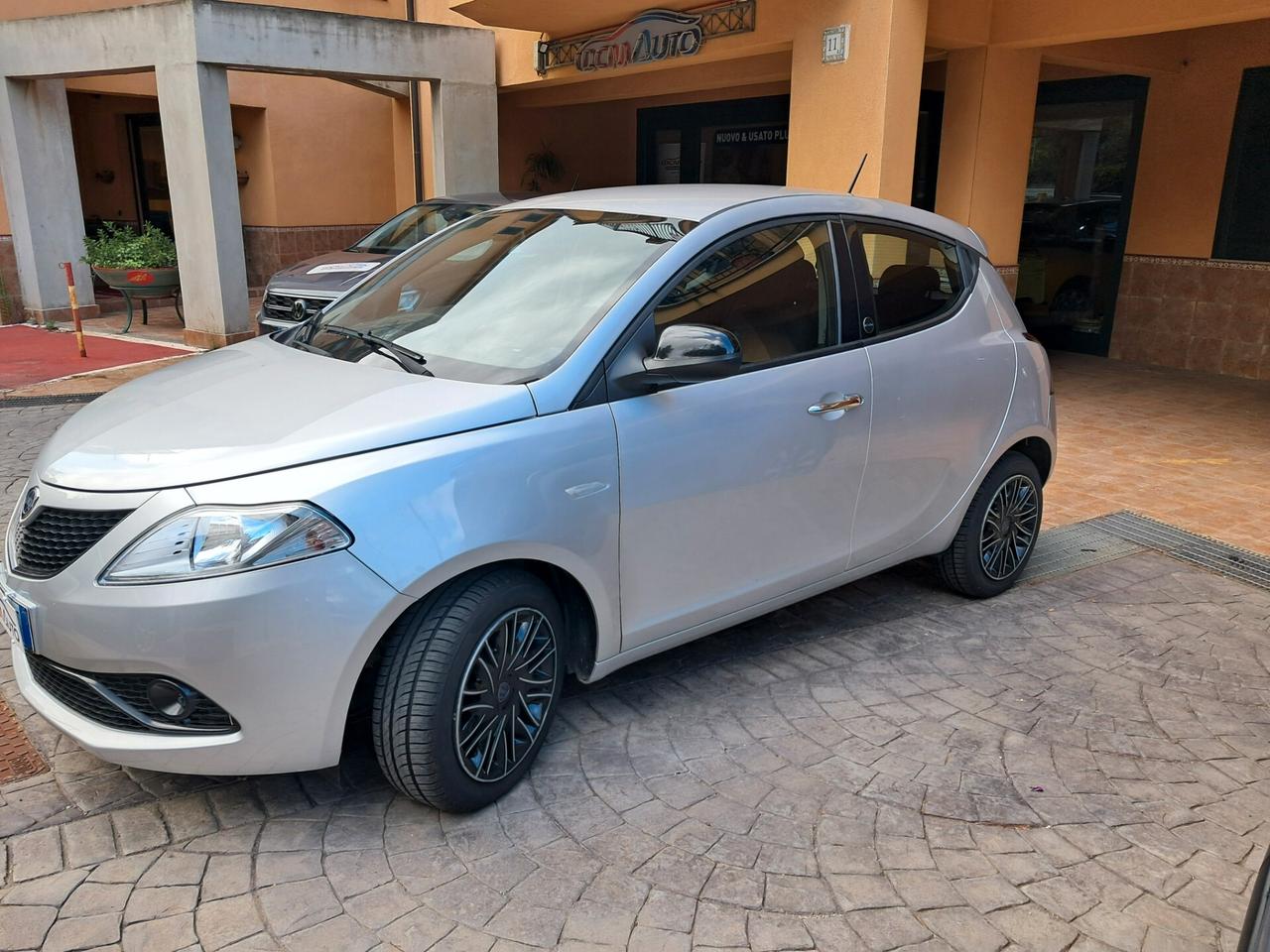 Lancia Ypsilon 1.0 FireFly 5 porte S&S Hybrid Ecochic Gold