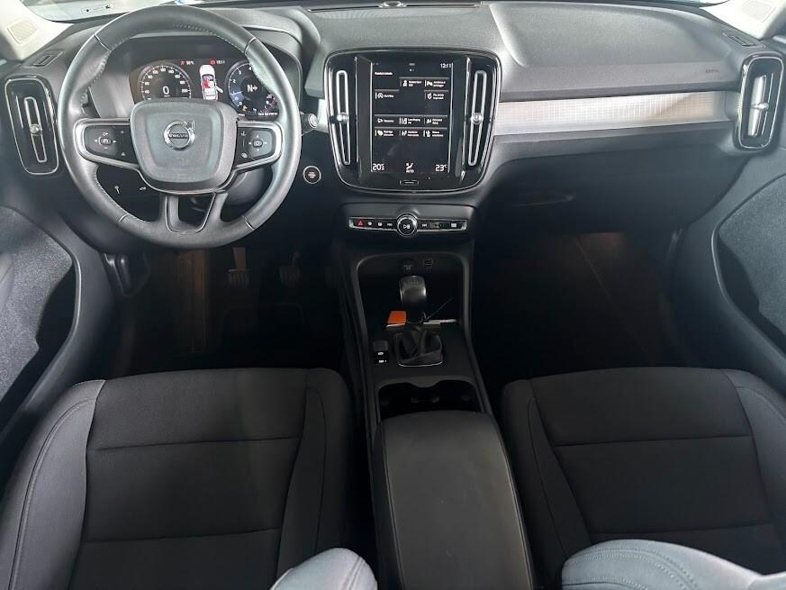 Volvo XC40 T2 Momentum Pro 129cv NEOPATENTATI