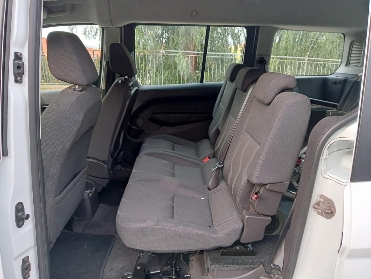 Ford Tourneo Connect Pianale ribassato con rampa disabili in carrozzina